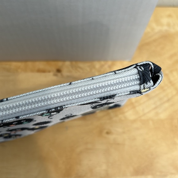 Studio Ghibli Spirited Away Soot Sprite Makeup Bag - Picture 6 of 16